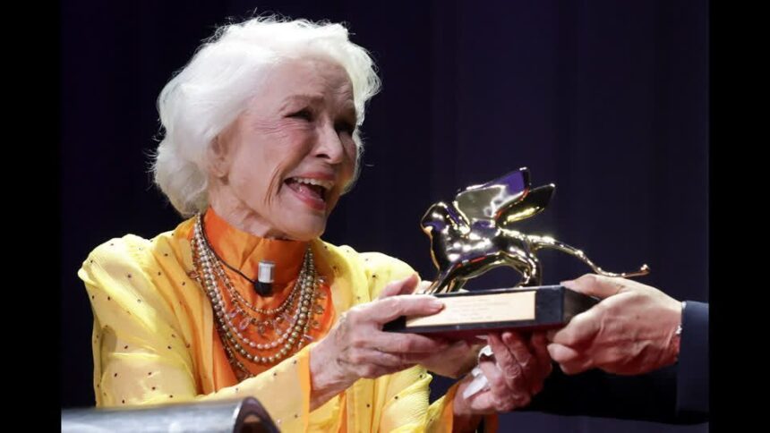 Atriz Ellen Burstyn recebeu Leão de Ouro pela carreira no cinema