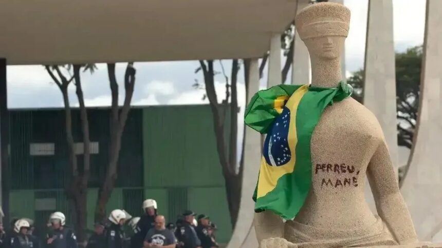 Urna eletrônica em votação no Brasil