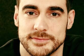 Ator Arnaud Denis morre aos 43 anos após eutanásia na Bélgica