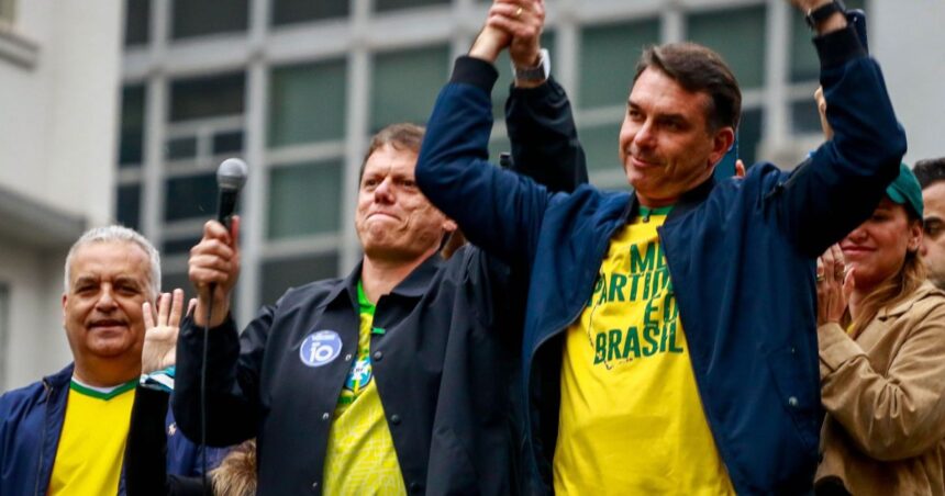 Governador Tarcísio de Freitas em evento oficial.