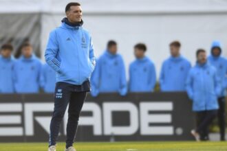 Técnico Lionel Scaloni comanda a Argentina contra o Equador