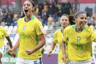 Jogadoras brasileiras em partida contra a Inglaterra