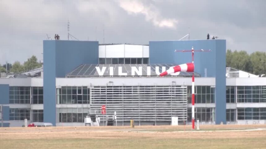 Aeroporto de Vilnius durante alerta de espaço aéreo