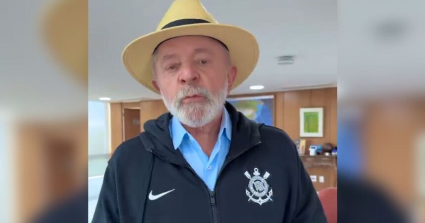 Lula com agasalho do Corinthians