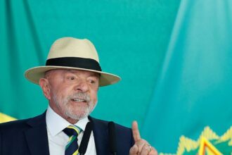 Presidente Luiz Inácio Lula da Silva fala durante entrevista