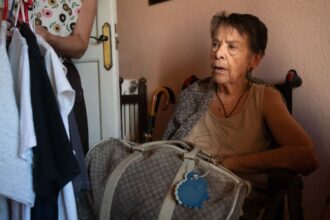 Maricarmen, idosa despejada de casa em Madri por imobiliária