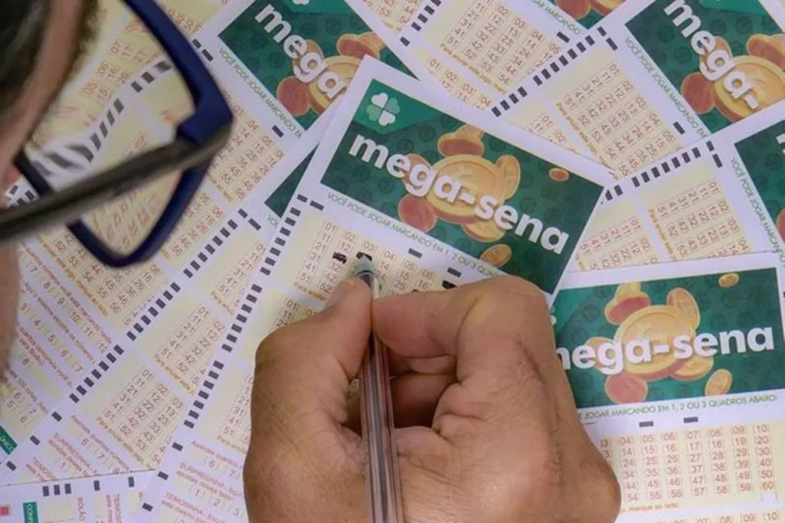 Globo da Mega-Sena durante sorteio oficial
