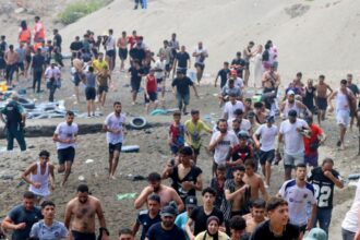 Migrantes marroquinos entraram em Ceuta pelo mar