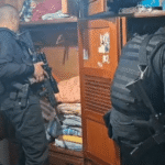 Viaturas e policiais em operação de segurança pública