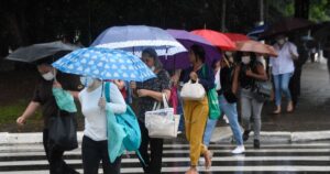 Ruas de São Paulo sob chuva intensa durante temporal