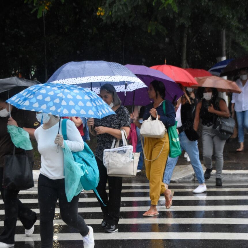 Chuva forte em São Paulo durante a passagem de frente fria