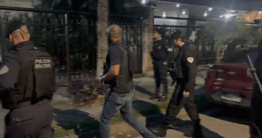Viaturas policiais em operação nas ruas