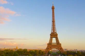 Dívida da França pode atingir recorde de 121,7% do PIB em 2027