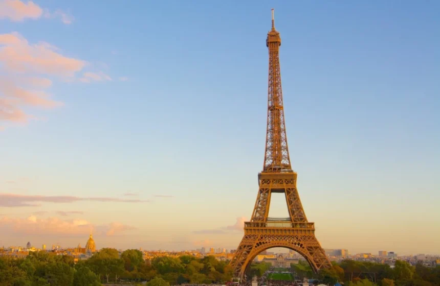 Dívida da França pode atingir recorde de 121,7% do PIB em 2027