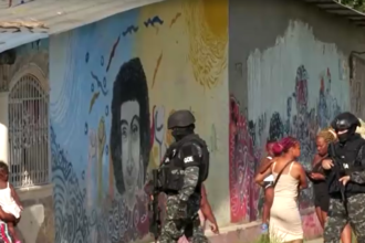 Violência de gangues e deslocamento de famílias no Equador