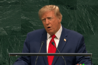 Donald Trump discursando na tribuna da Assembleia Geral da ONU