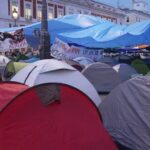 Protestos por moradia em Madri entram no terceiro dia após despejo de aposentado.