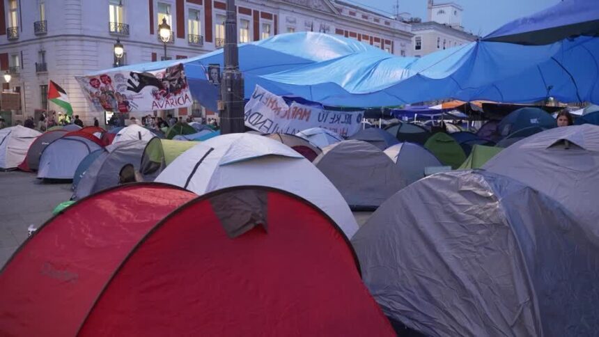 Protestos por moradia em Madri entram no terceiro dia após despejo de aposentado.