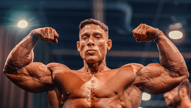 Atleta no palco do Mr. Olympia