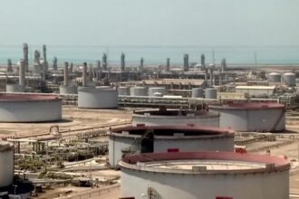 Refinaria de petróleo da Saudi Aramco, em Ras Tanura, na Arábia Saudita