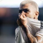 Gabigol durante partida do Santos contra o Macará