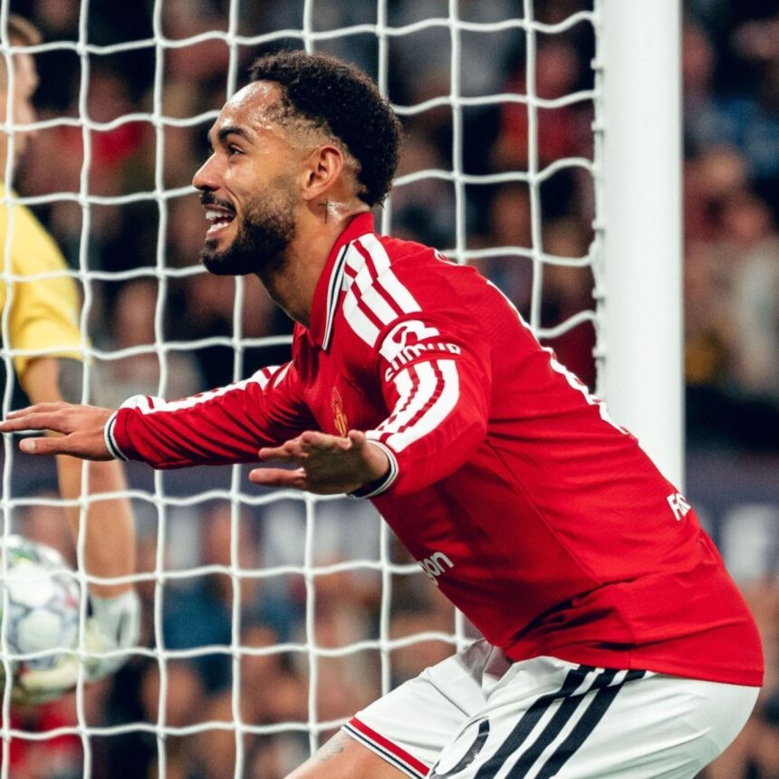 Matheus Cunha durante jogo do Manchester United na Champions League