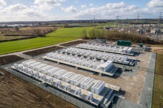 Parque de geração de energia solar e eólica no Brasil