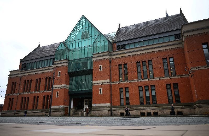 Britânico admite crimes sexuais contra a esposa por mais de 20 anos