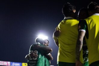 Jogadores de Uberlândia e ASA na final da Série D