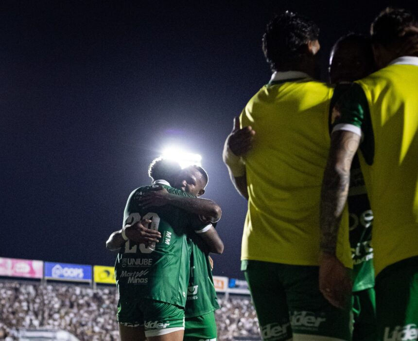 Jogadores de Uberlândia e ASA na final da Série D
