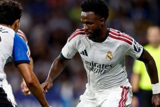 Vini Jr. durante partida entre Real Madrid e Espanyol