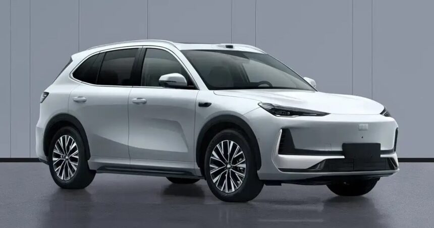 Geely EX5 ganha 333 cv e tração traseira na China