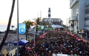 Policiais militares em patrulhamento durante o Carnaval de Salvador