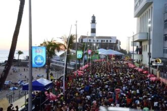 Policiais militares em patrulhamento durante o Carnaval de Salvador