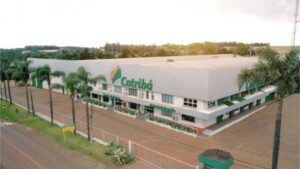Vista de silos e instalações de cooperativa agrícola no Rio Grande do Sul