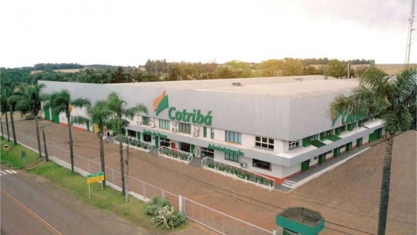 Vista de silos e instalações de cooperativa agrícola no Rio Grande do Sul