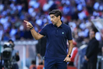 Abel Ferreira aparece como favorito para assumir o Sporting