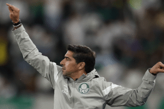 Abel Ferreira durante a partida entre Botafogo e Palmeiras pelo Brasileirão