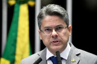 "Decepção", diz Alessandro Vieira sobre Zanin rejeitar CPI do Master