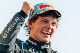 Kimi Antonelli comemora vitória no GP da Itália