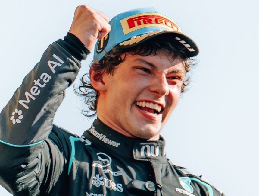 Kimi Antonelli comemora vitória no GP da Itália