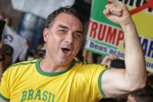 Perfis de fora do Brasil têm posts pagos para apontar favoritismo de Flávio