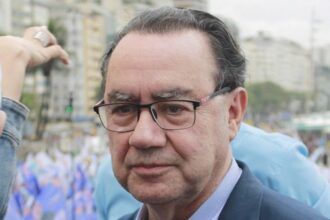 Augusto Cury participa de ato de campanha em Copacabana