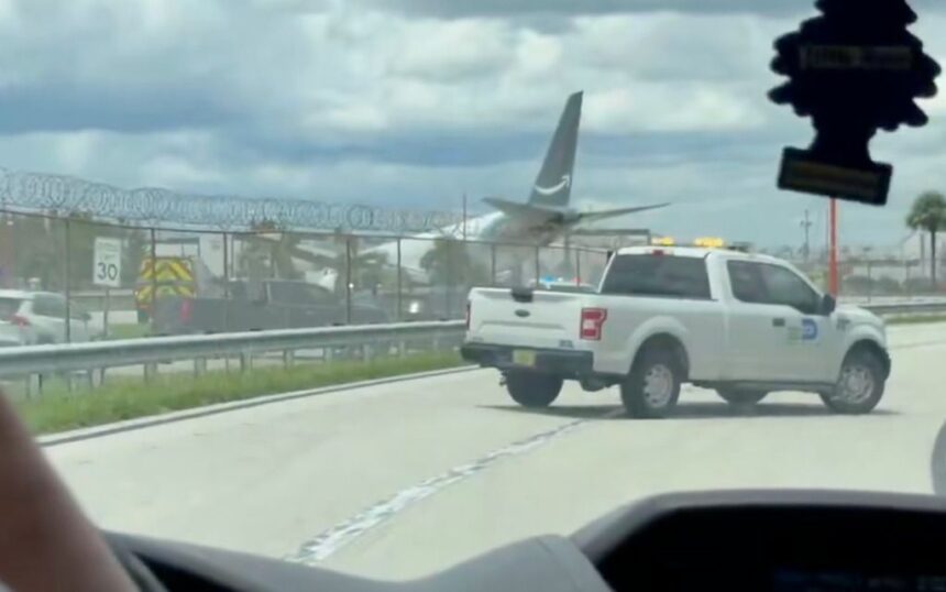Avião de carga da Amazon ultrapassa pista ao pousar em aeroporto de Miami