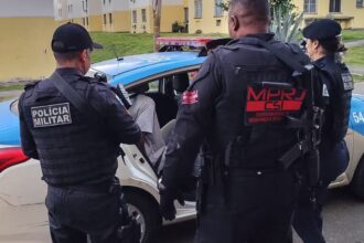 Agentes do MPRJ cumpriram mandados de prisão contra os três PMs. Foto: MPRJ/ Divulgação