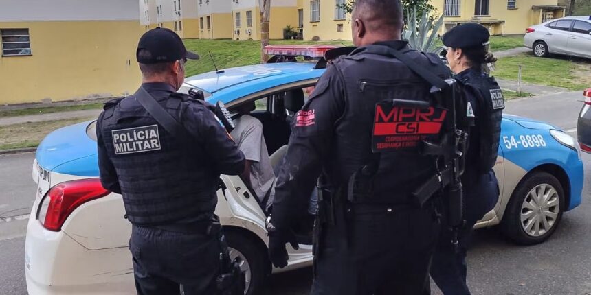 Agentes do MPRJ cumpriram mandados de prisão contra os três PMs. Foto: MPRJ/ Divulgação