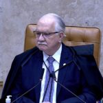O ministro Edson Fachin na sessão extraordinária para julgamento sobre as mensagens enviadas pelo ex-banqueiro Daniel Vorcaro, dono do Banco Master, ao ministro da Corte Alexandre de Moraes, realizada no Supremo Tribunal Federal (STF)