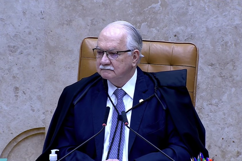 O ministro Edson Fachin na sessão extraordinária para julgamento sobre as mensagens enviadas pelo ex-banqueiro Daniel Vorcaro, dono do Banco Master, ao ministro da Corte Alexandre de Moraes, realizada no Supremo Tribunal Federal (STF)