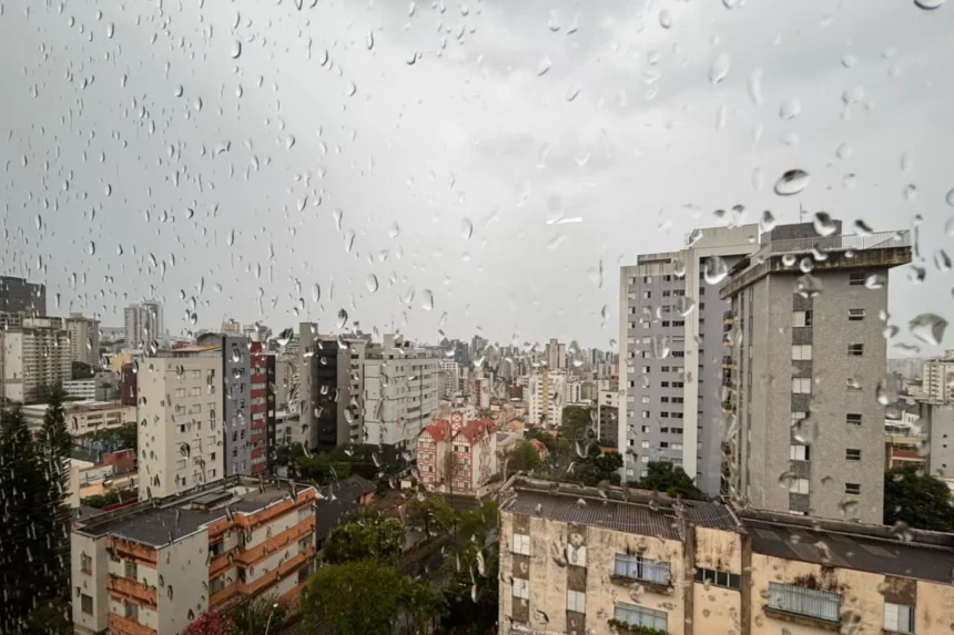 Chuva ameaça 551 cidades de MG com alagamentos e deslizamentos; veja lista