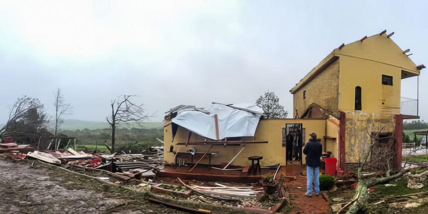 14/07/2023 - Estragos feito pelo ciclone extratropical que atingiu o Rio Grande do Sul. Foto: Defesa Civil/RS
